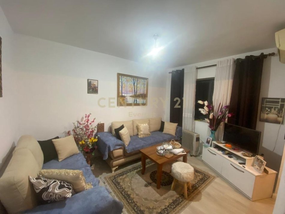 Tirane, shitet apartament 1+1+Aneks+Ballkon Kati 1, 59 m² 146.000 € 
