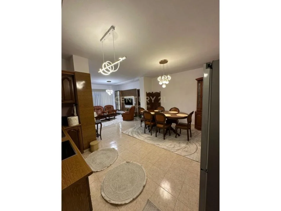 Tirane, jepet me qera apartament 2+1+Ballkon Kati 3, 99 m² 650 € (laprake dritan hoxha)