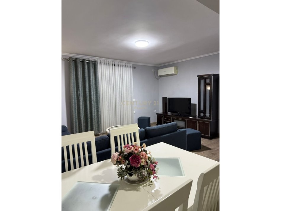 Tirane, jepet me qera apartament 3+1+Aneks+Ballkon Kati 5, 60 m² 450 € 
