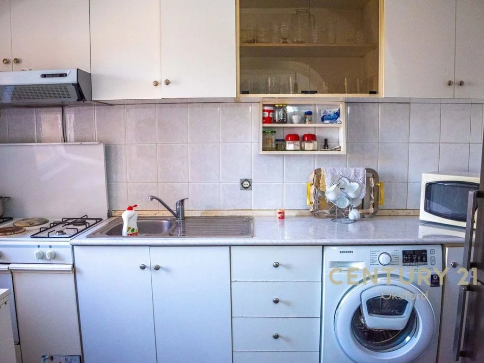 Tirane, jepet me qera apartament 2+1+Ballkon Kati 4, 71 m² 520 € (pazari i ri)