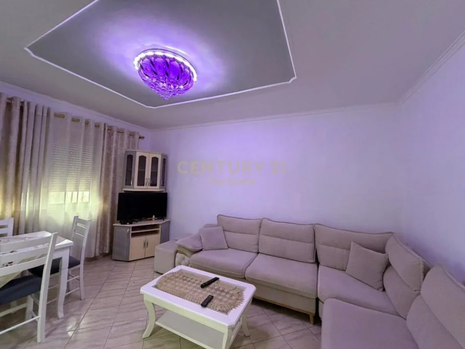 Tirane, shitet apartament 1+1+Ballkon Kati 3, 54 m² 107.000 € (Porcelan,Afer rrethit te Klanit)