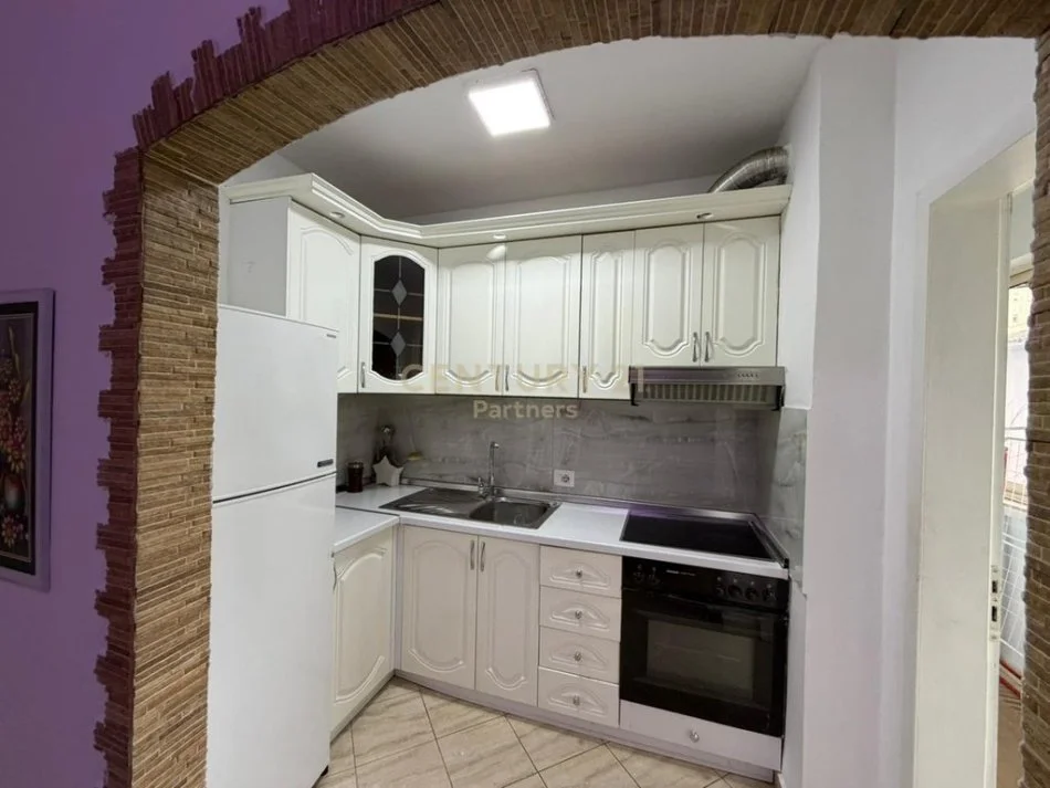 Tirane, shitet apartament 1+1+Ballkon Kati 3, 54 m² 107.000 € (Porcelan,Afer rrethit te Klanit)