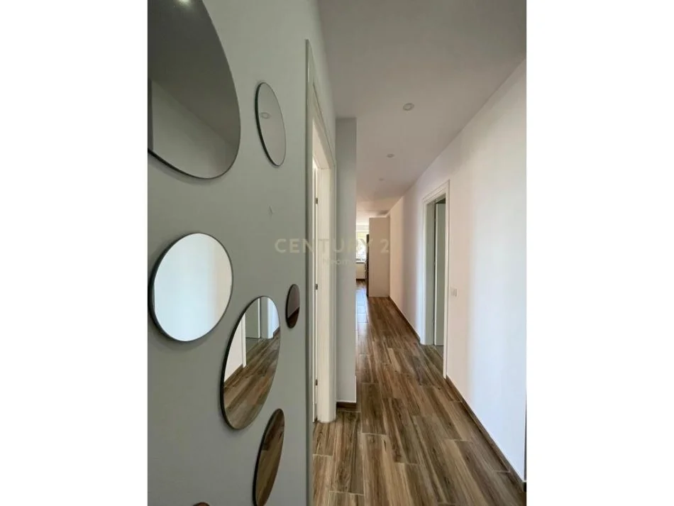Tirane, shitet apartament 2+1+Ballkon Kati 5, 99 m² 250.000 € (kodra e diellit)