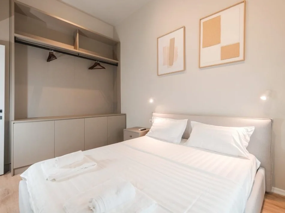 Tirane, jepet me qera apartament 2+1 Kati 3, 50 m² 1.300 € (Shallvare)