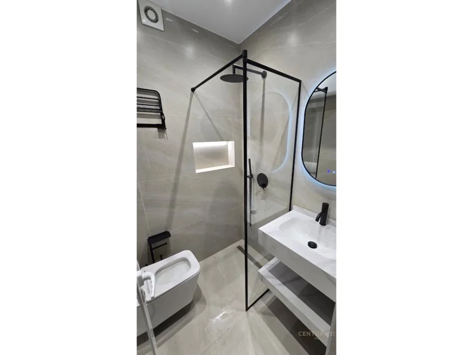 Tirane, shitet garsonier 3+1 Kati 4, 84 m² 255.000 € 