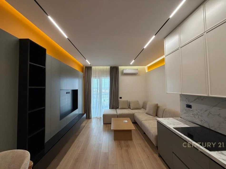 Tirane, jepet me qera 1+1 Kati 6, 76 m² 600 €