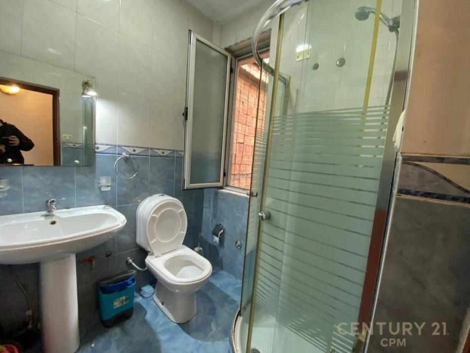 Tirane, jepet me qera apartament 1+1+Ballkon Kati 4, 35 m² 400 € (vasil shanto)