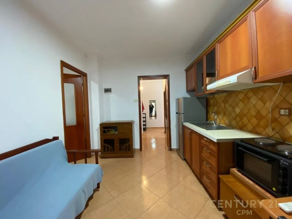 Tirane, jepet me qera apartament 1+1+Ballkon Kati 4, 35 m² 400 € (vasil shanto)