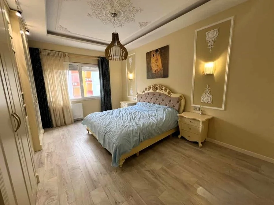 Tirane, shitet apartament 3+1 Kati 3, 155 m² 400.000 € (liqeni i thate)