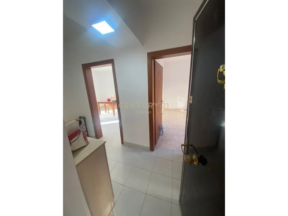 Tirane, shitet apartament 1+1 Kati 3, 60 m² 128.000 € (Pazari i Ri)
