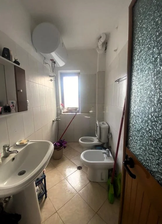 Tirane, shitet apartament 1+1 Kati 3, 60 m² 137.000 € (SHKOLLA E KUQE)