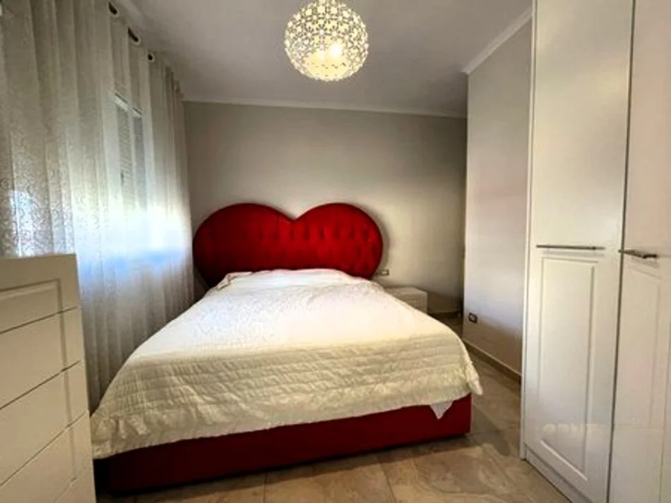 Tirane, shitet apartament 2+1 Kati 5, 92 m² 165.000 € (ASTIR)