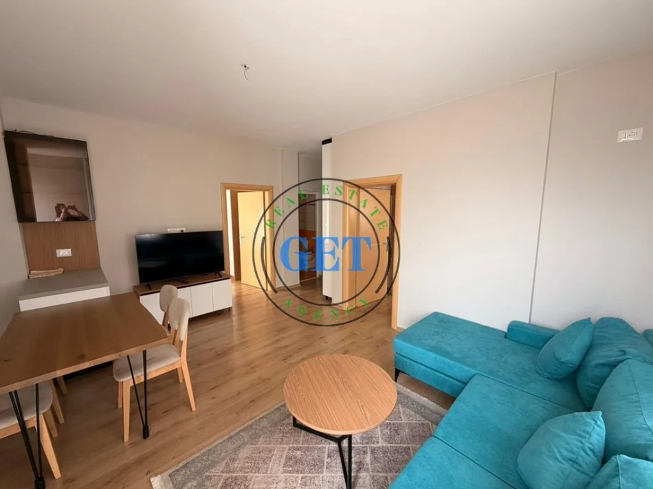 Durres, jepet me qera apartament 2+1 , 80 m² 550 € (Qender)