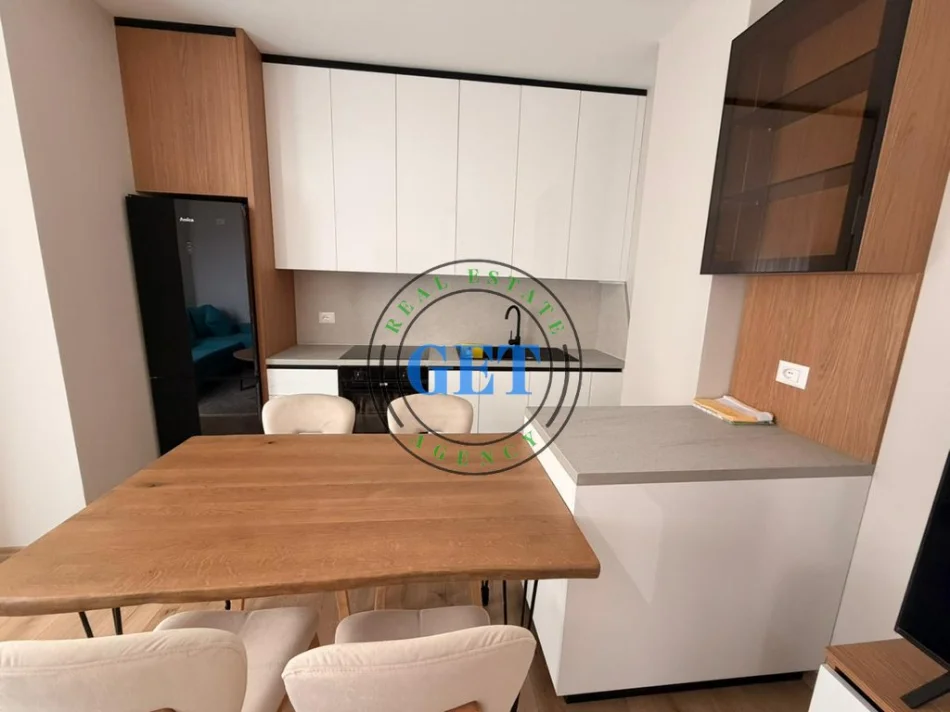 Durres, jepet me qera apartament 2+1 , 80 m² 550 € (Qender)