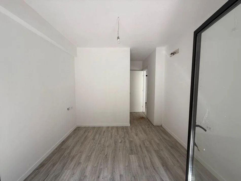 Tirane, shitet apartament 1+1 Kati 3, 81 m² 145.000 € 