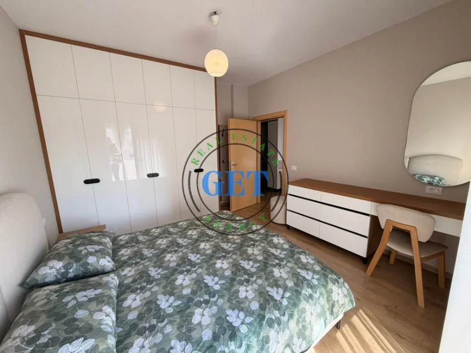 Durres, jepet me qera apartament 2+1 , 80 m² 550 € (Qender)