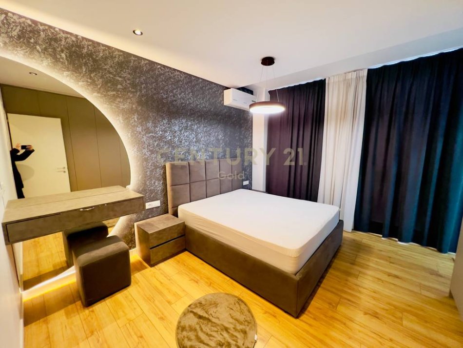 Tirane, shitet apartament 2+1+Ballkon Kati 3, 95 m² 