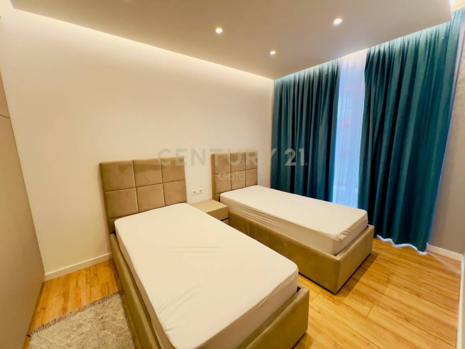 Tirane, shitet apartament 2+1+Ballkon Kati 3, 95 m² 