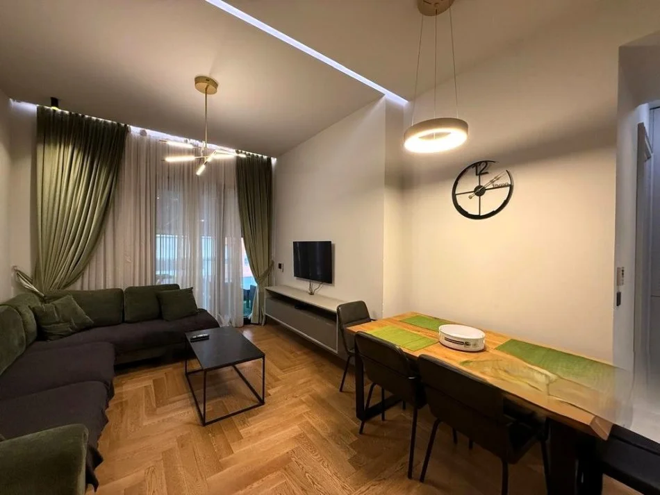 Tirane, jepet me qera apartament 1+1 Kati 2, 72 m² 1.000 € (Deliorgji)