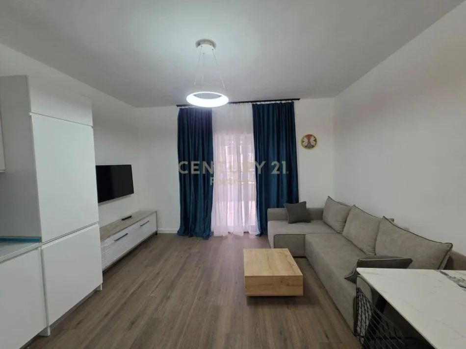 Tirane, shitet apartament 1+1 Kati 1, 77 m² 180.000 € (komuna e parisit)