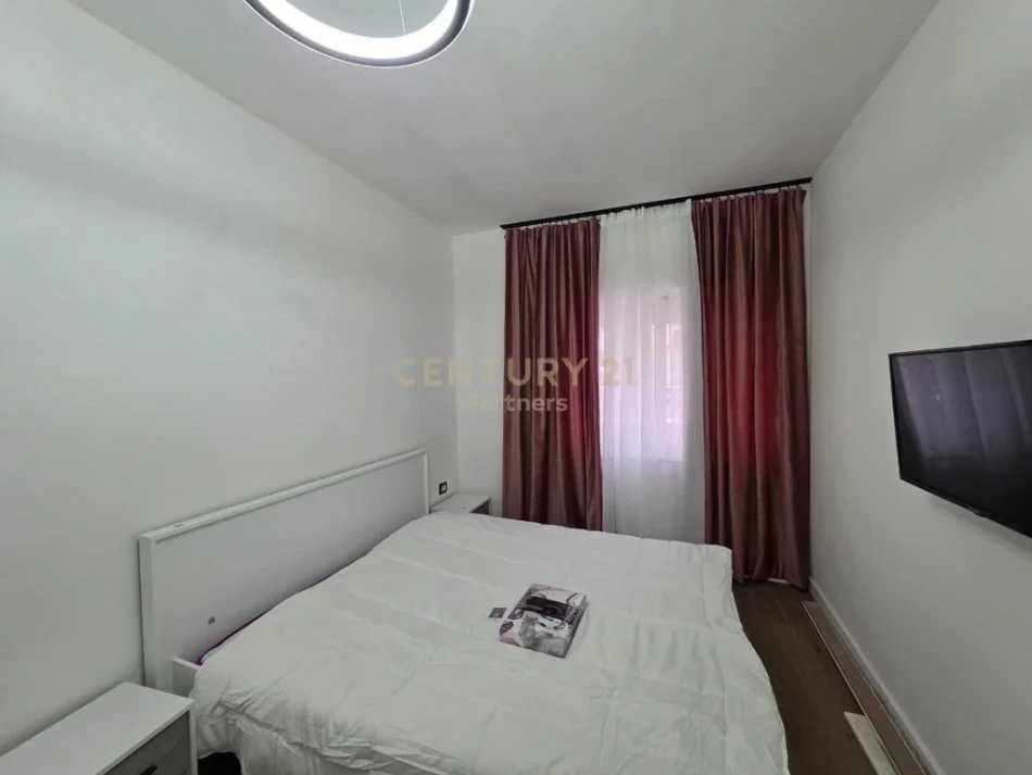 Tirane, shitet apartament 1+1 Kati 1, 77 m² 180.000 € (komuna e parisit)