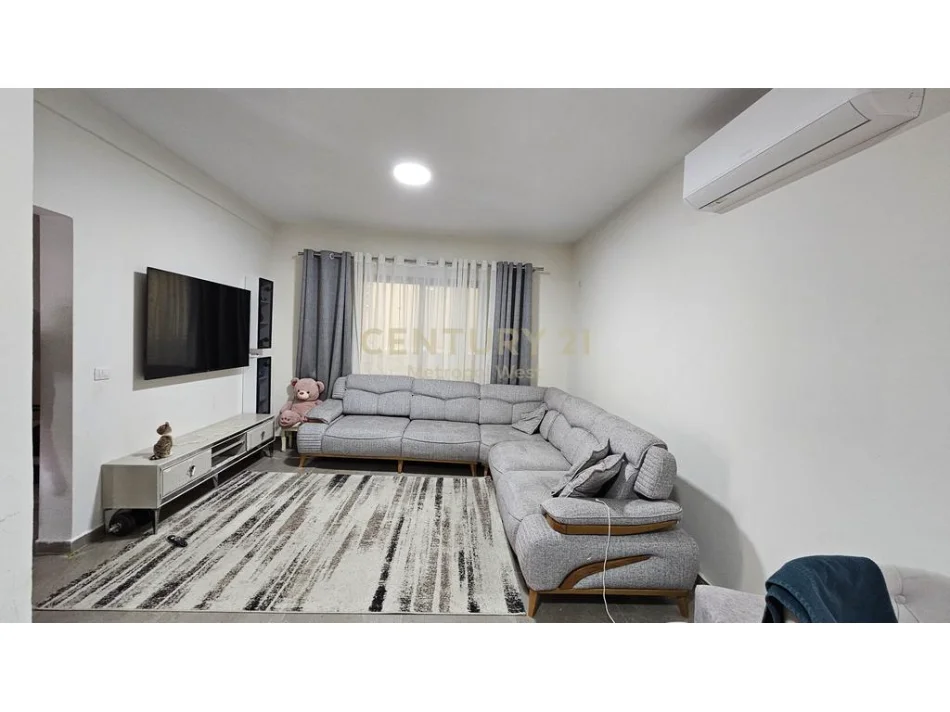 Tirane, shitet Vile 3+1 Kati 1, 350 m² 350.000 € 