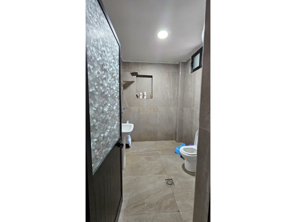 Tirane, shitet Vile 3+1 Kati 1, 350 m² 350.000 € 