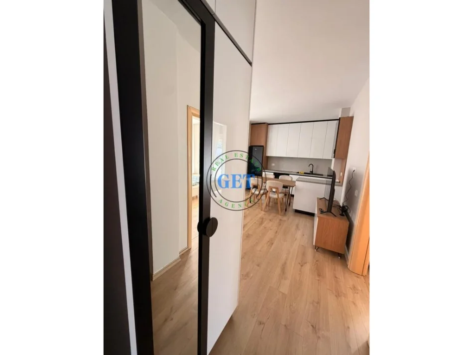 Durres, jepet me qera apartament 2+1 , 80 m² 550 € (Qender)