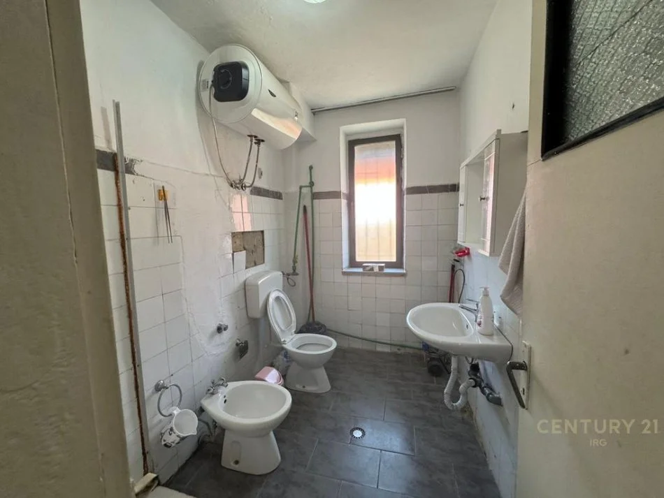 Tirane,shitet apartament 1+1 Kati 1, 59 m² 95.000 € (rruga 4 deshmoret bardhyl)