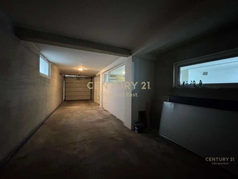 Tirane, jepet me qera Vile 4+1+Aneks+Ballkon Kati 2, 431 m² 2.500 € (sunrise residence)