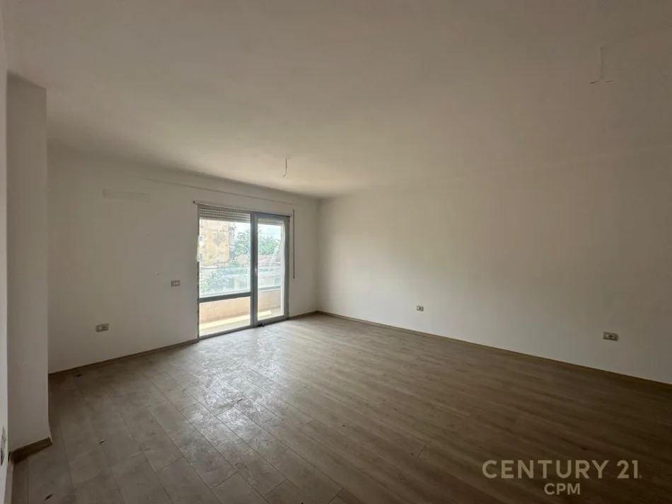 Tirane, shitet apartament 2+1+Ballkon Kati 1, 107 m² 215.000 € (xhamlliku)