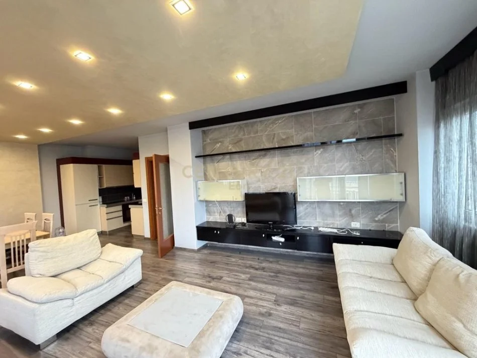 Tirane, jepet me qera apartament 2+1+Ballkon Kati 6, 120 m² 1.100 € (stadiumi air albania)