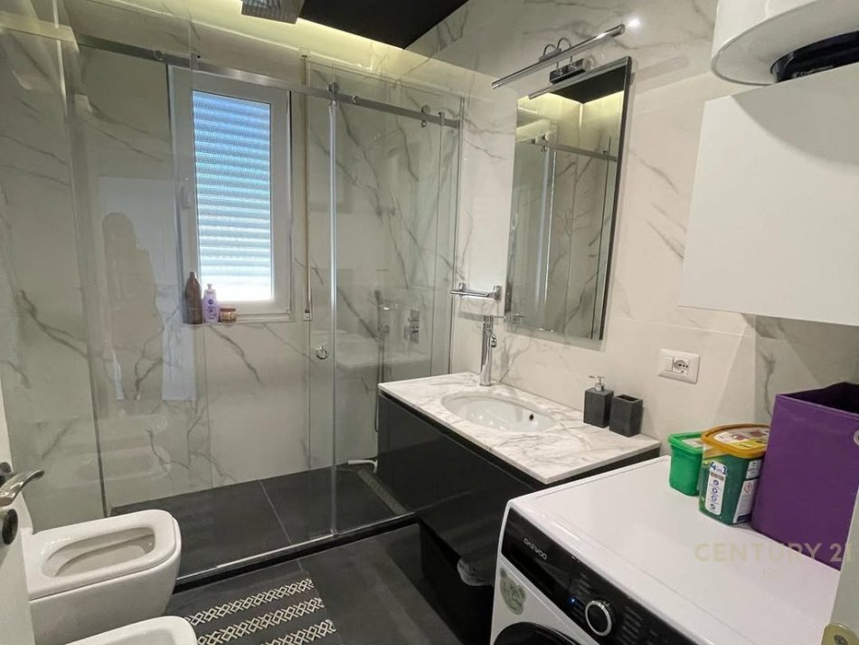 Vlore, shitet apartament 1+1+Aneks+Ballkon Kati 5, 76 m² 250.000 € 