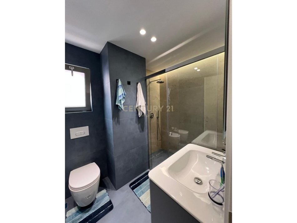 Tirane, jepet me qera apartament 2+1 Kati 2, 77 m² 750 € 