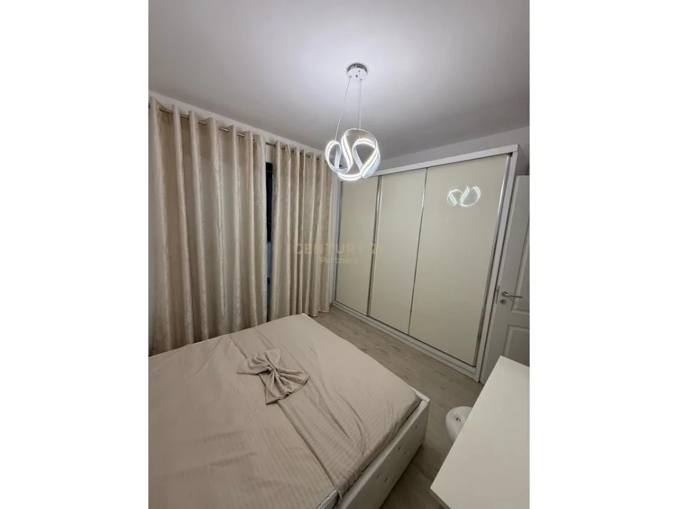 Tirane, jepet me qera apartament 1+1+Ballkon Kati 6, 64 m² 450 € (astir)