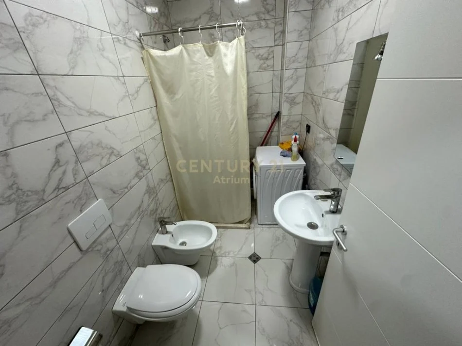 Tirane, jepet me qera apartament 1+1+Ballkon Kati 7, 57 m² 550 € (tek spitali amerikan 2 rruga dibres)