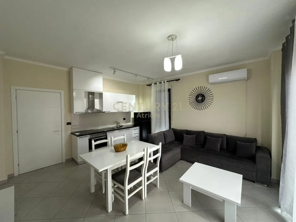 Tirane, jepet me qera apartament 1+1+Ballkon Kati 7, 57 m² 550 € (tek spitali amerikan 2 rruga dibres)