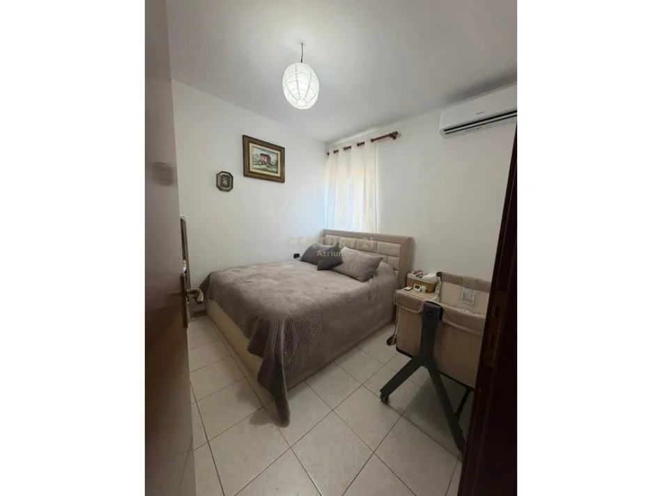 Tirane, jepet me qera apartament 1+1+Ballkon Kati 2, 59 m² 500 € (ish fusha aviacionit)