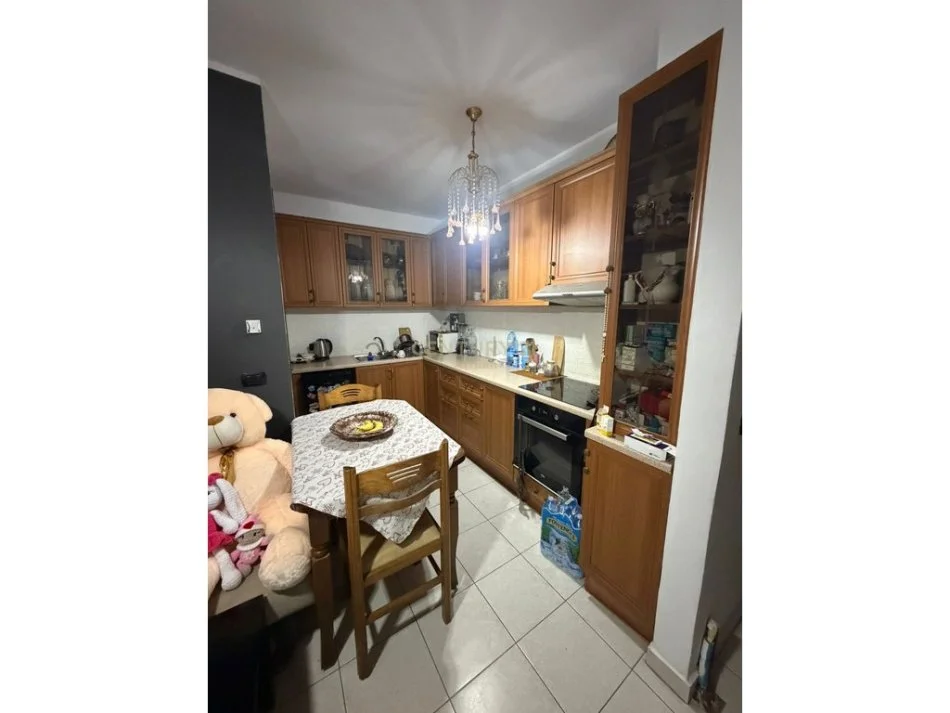 Tirane, jepet me qera apartament 1+1+Ballkon Kati 2, 59 m² 500 € (ish fusha aviacionit)