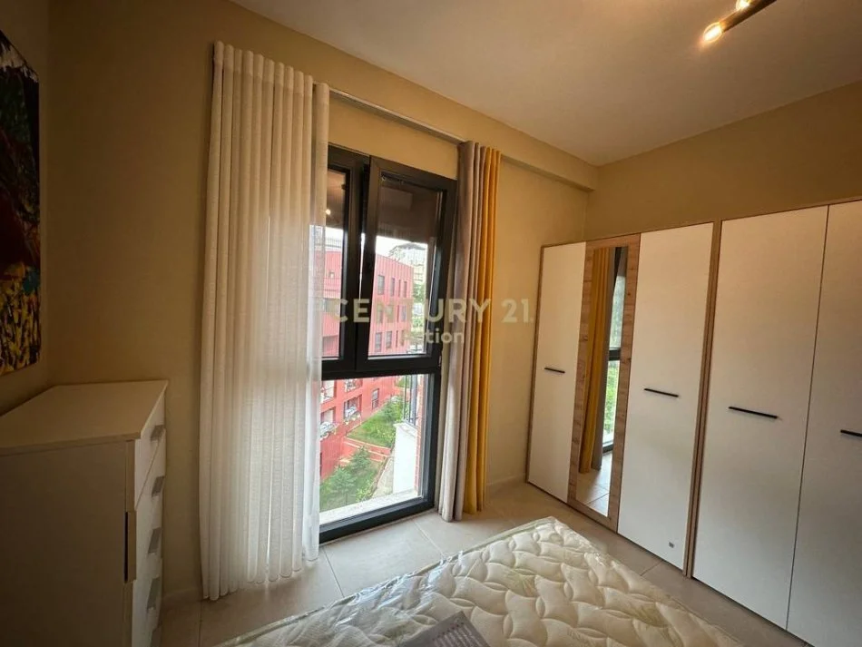 Tirane, jepet me qera apartament 2+1+Ballkon Kati 6, 90 m² 900 € (kodra e diellit)