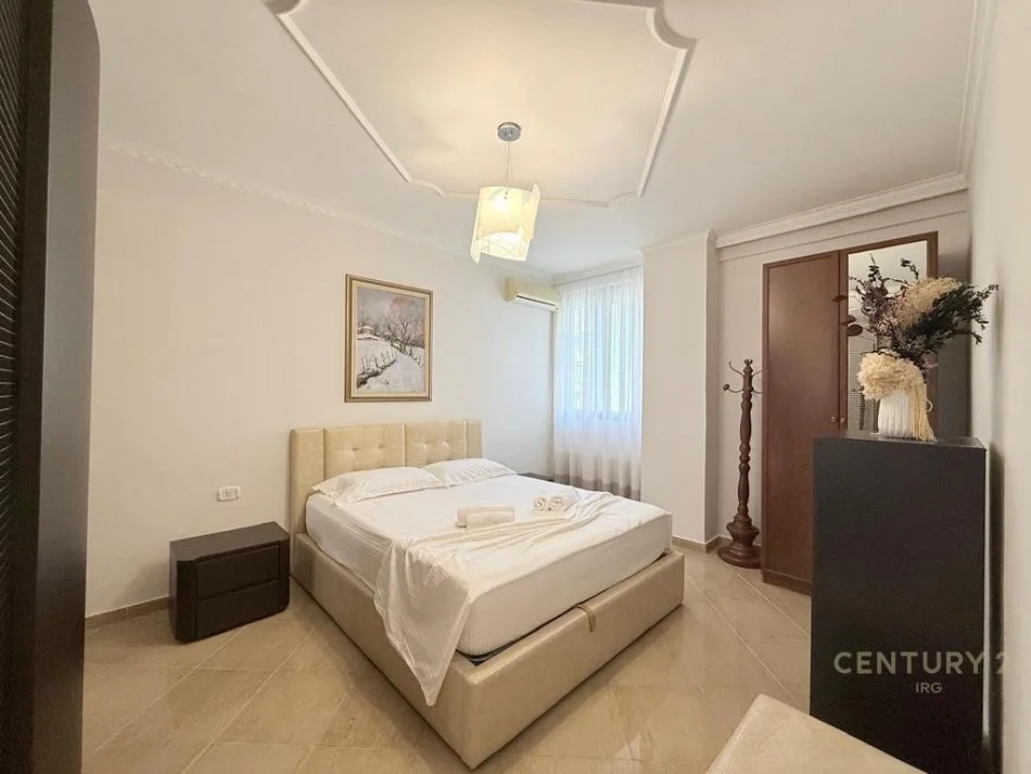 Tirane, jepet me qera apartament 2+1+Ballkon Kati 4, 82 m² 830 € (ish ekspozita)