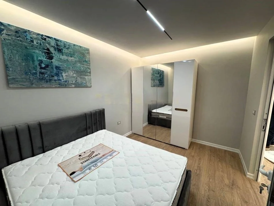 Tirane, shitet apartament 1+1 Kati 4, 51 m² 125.000 € (RRUGA E BARRIKADAVE)