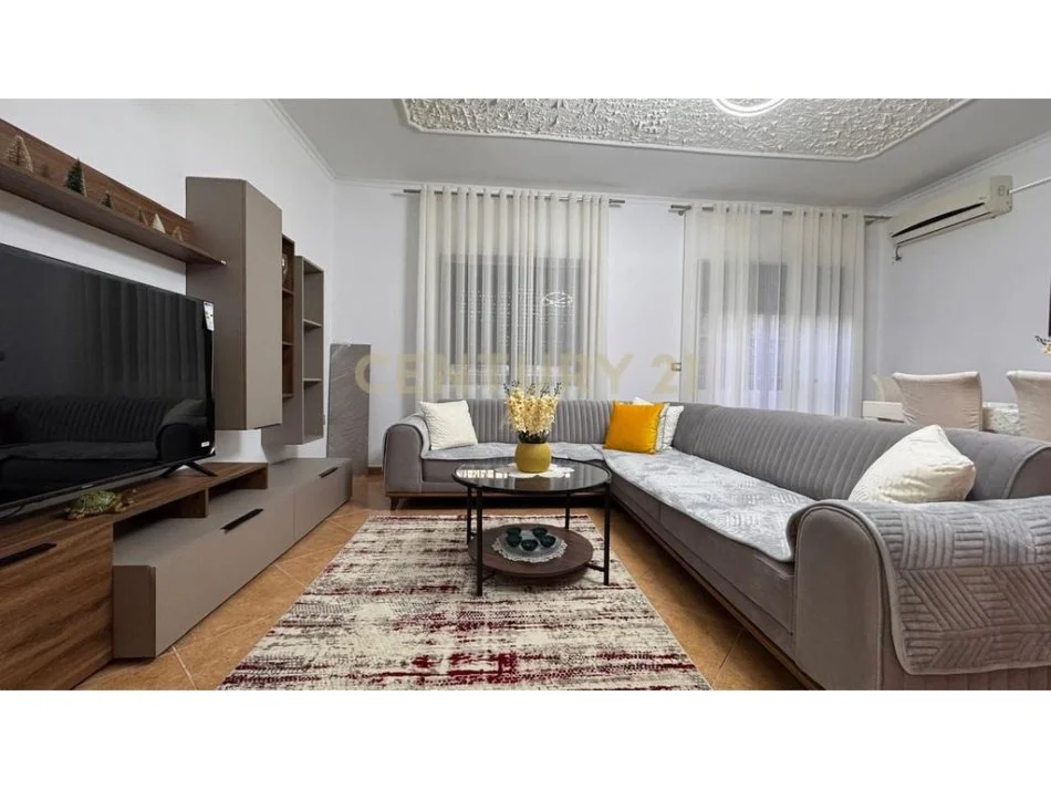 Tirane, jepet me qera apartament 2+1+Ballkon Kati 1, 109 m² 650 € (don bosko)