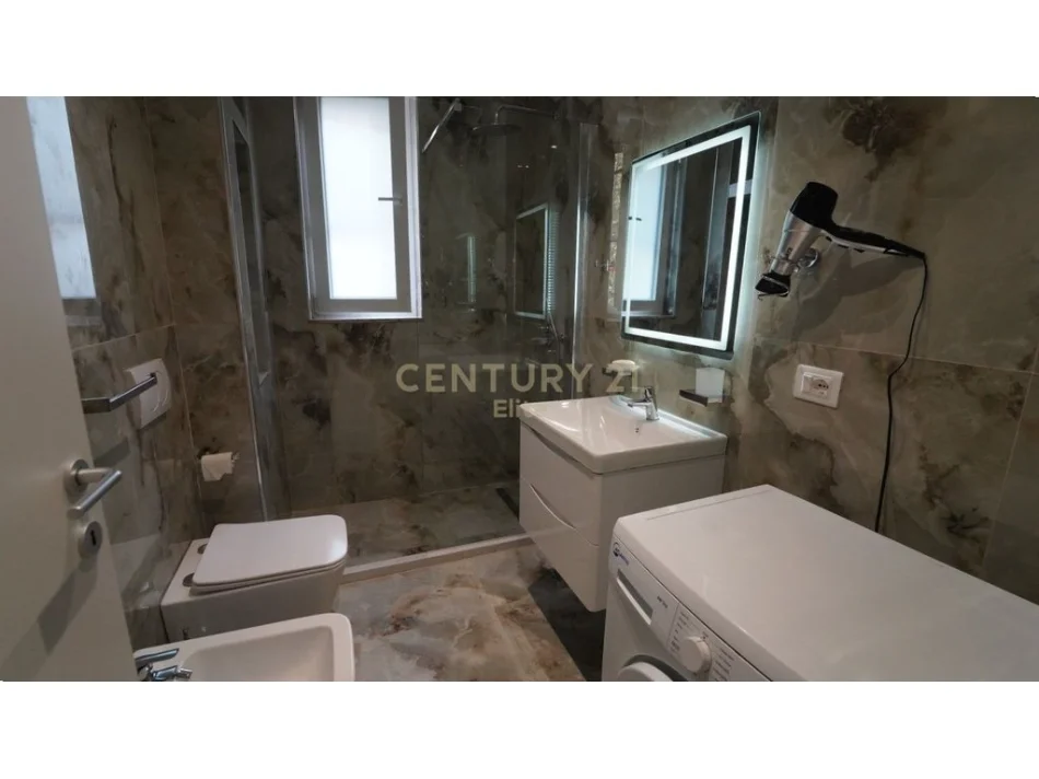 Tirane, jepet me qera apartament 1+1 Kati 2, 46 m² 600 € (Medrese)