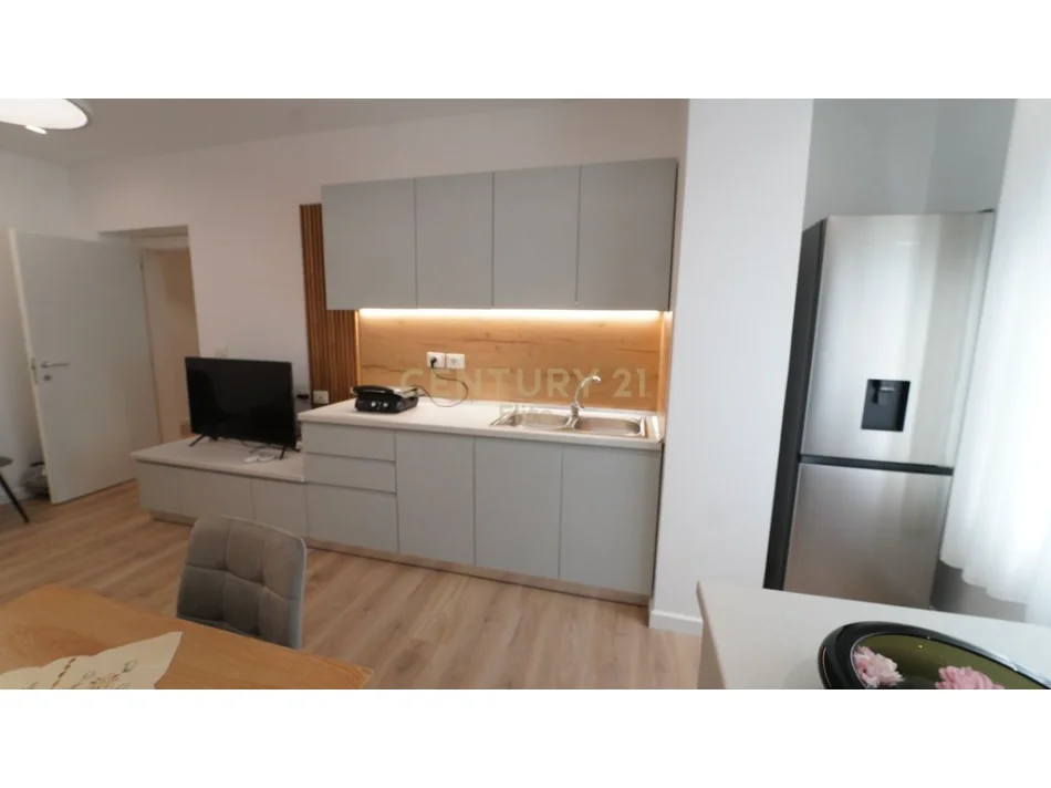 Tirane, jepet me qera apartament 1+1 Kati 2, 46 m² 600 € (Medrese)