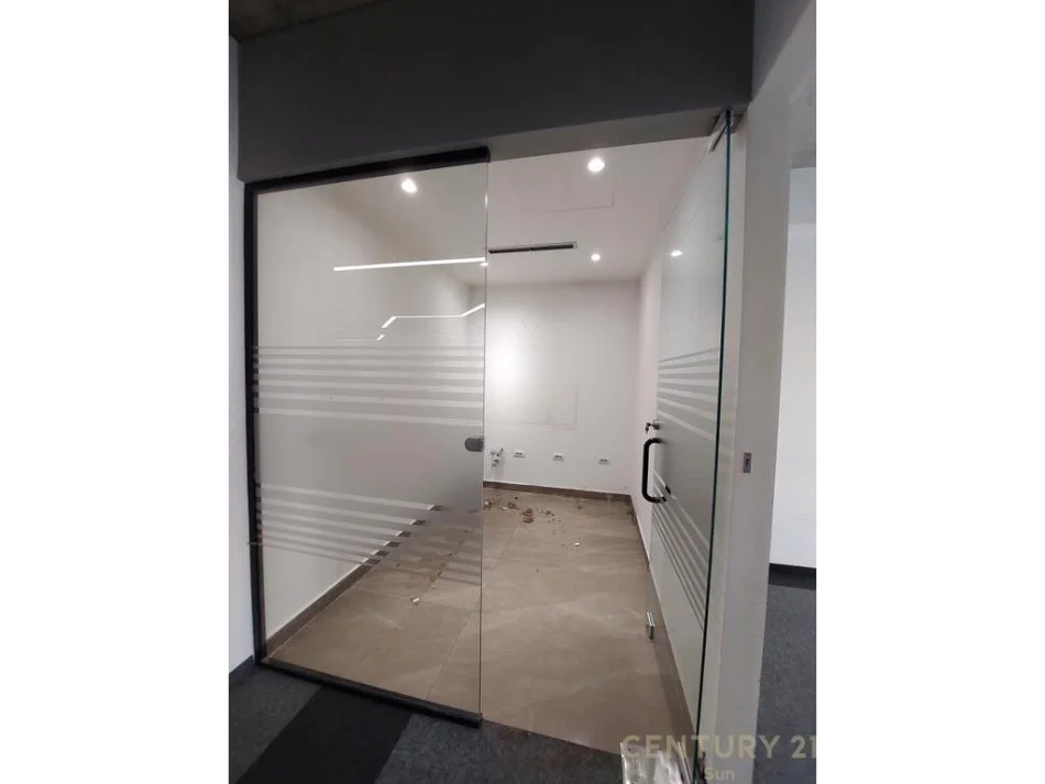 Tirane, jepet me qera ambjent biznesi Kati 1, 360 m² 6.600 € (rruga e kosovareve)