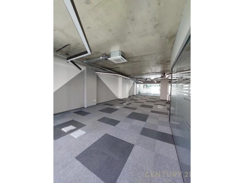 Tirane, jepet me qera ambjent biznesi Kati 1, 360 m² 6.600 € (rruga e kosovareve)