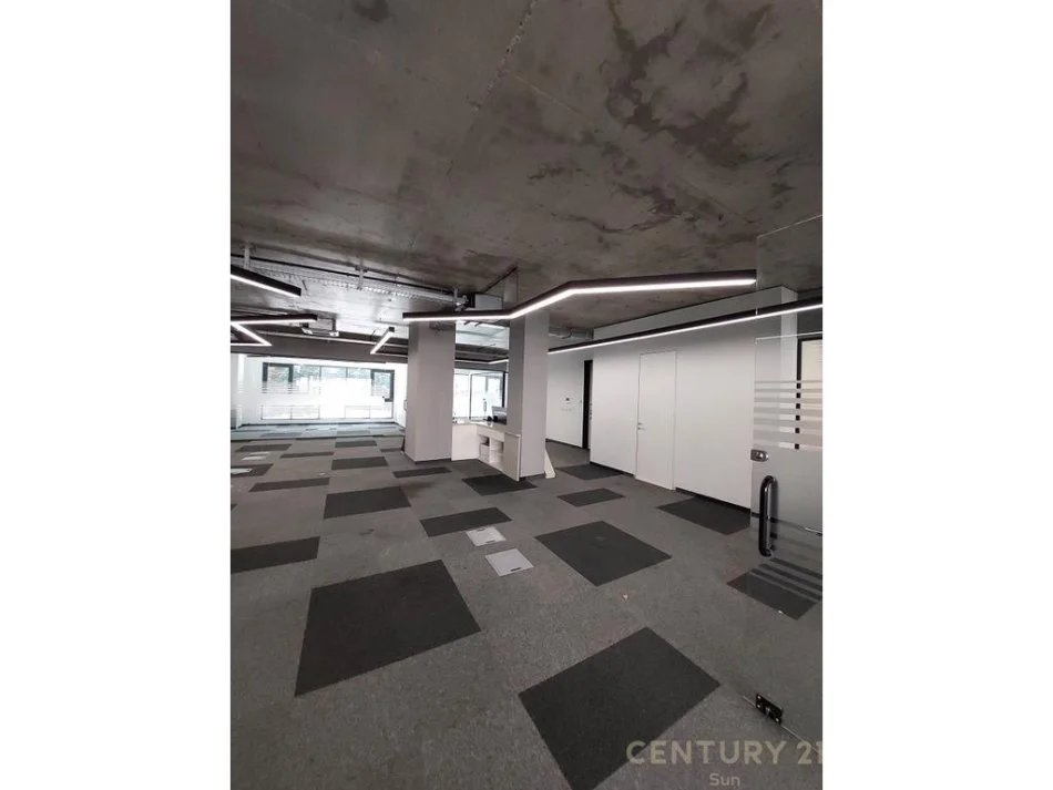 Tirane, jepet me qera ambjent biznesi Kati 1, 360 m² 6.600 € (rruga e kosovareve)