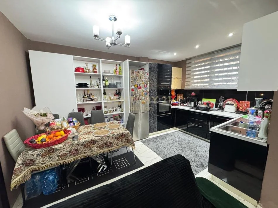 Tirane, shitet apartament 2+1+Ballkon Kati 0, 83 m² 155.000 € (21 dhjetori)