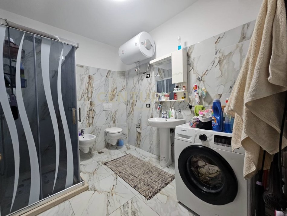 Durres, shitet apartament 3+1+Ballkon , 140 m² 